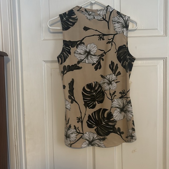 Liz Claiborne business casual sleeveless blouse - Picture 3 of 3